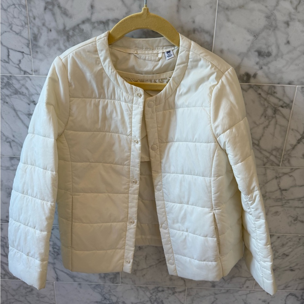 Uniqlo girls lightweight puffer jacket. Sizer 3/4. Ivory.